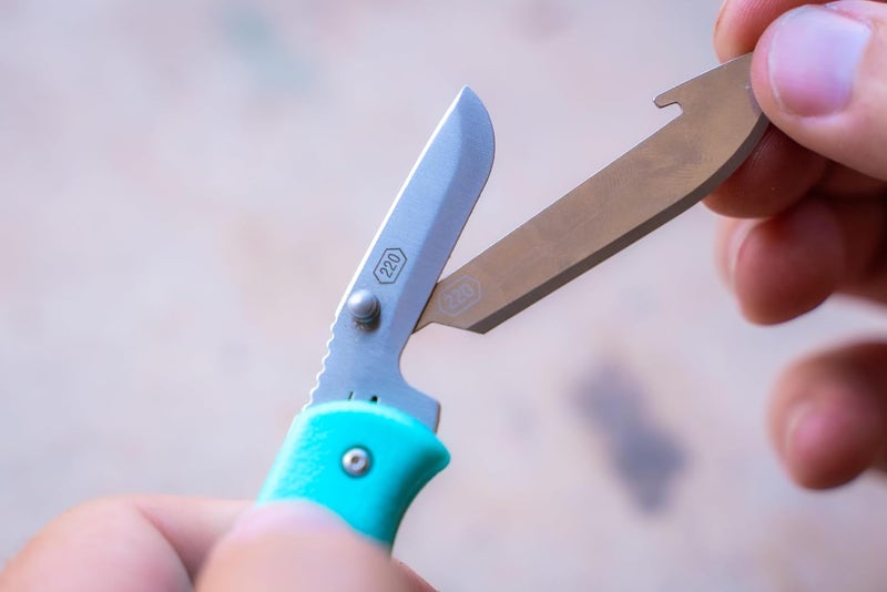 Outdoor Edge Razor Mini Folding Pocket Knife - Compact 2.2" EDC with RazorSafe Replaceable Blades - Perfect Small Everyday Carry - Includes 2 Replaceable Drop Point Blades - Great Gift for Women - Image 4